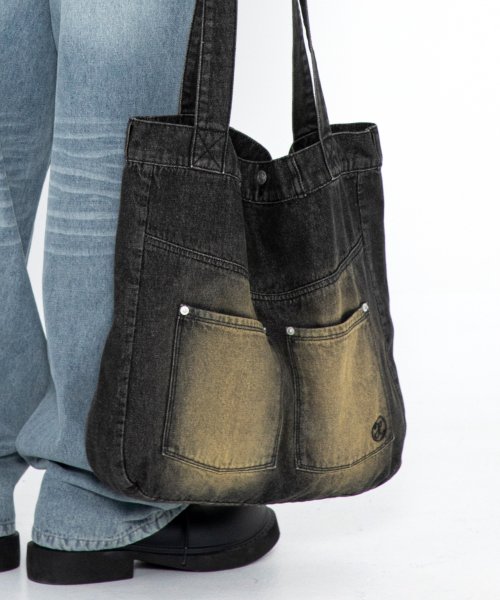 Vintage wash tote bag with pockets.